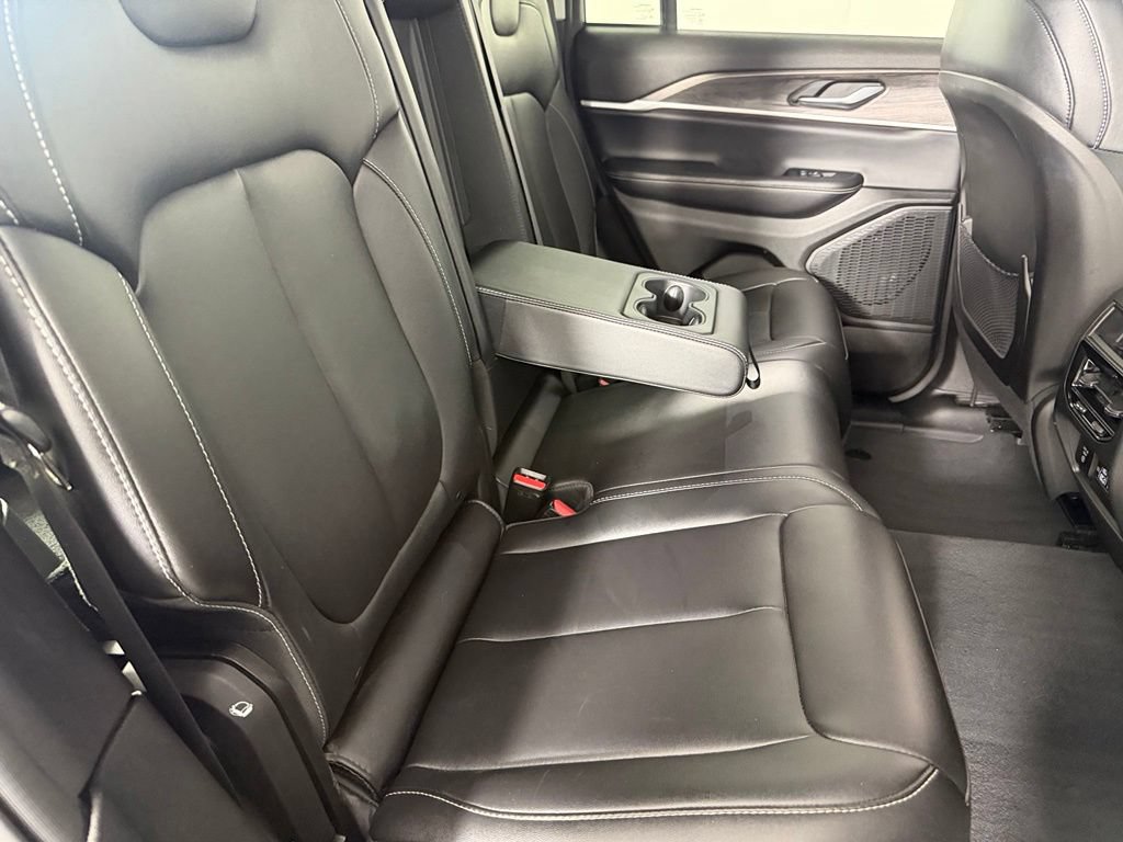 Certified 2023 Jeep Grand Cherokee Limited w/ Black Appearance Package AWD/4WD image 31