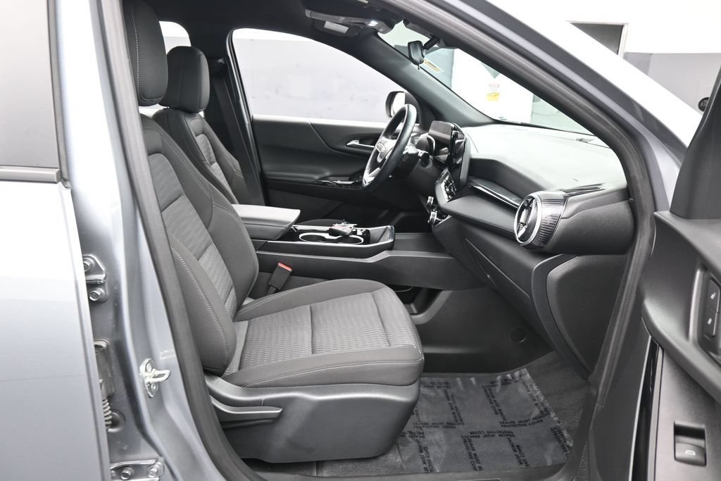 Used 2026 Chevrolet Equinox LT FWD image 38