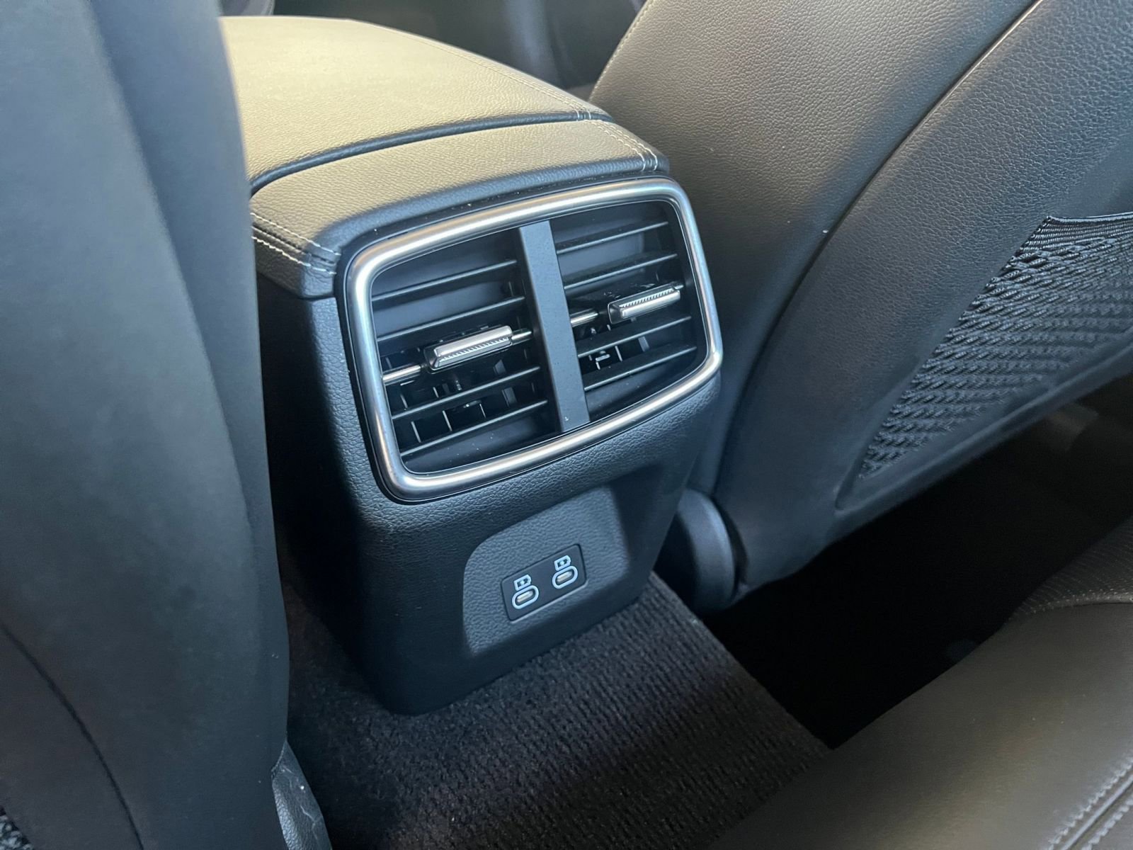 Used 2025 Genesis G70 2.5T image 24