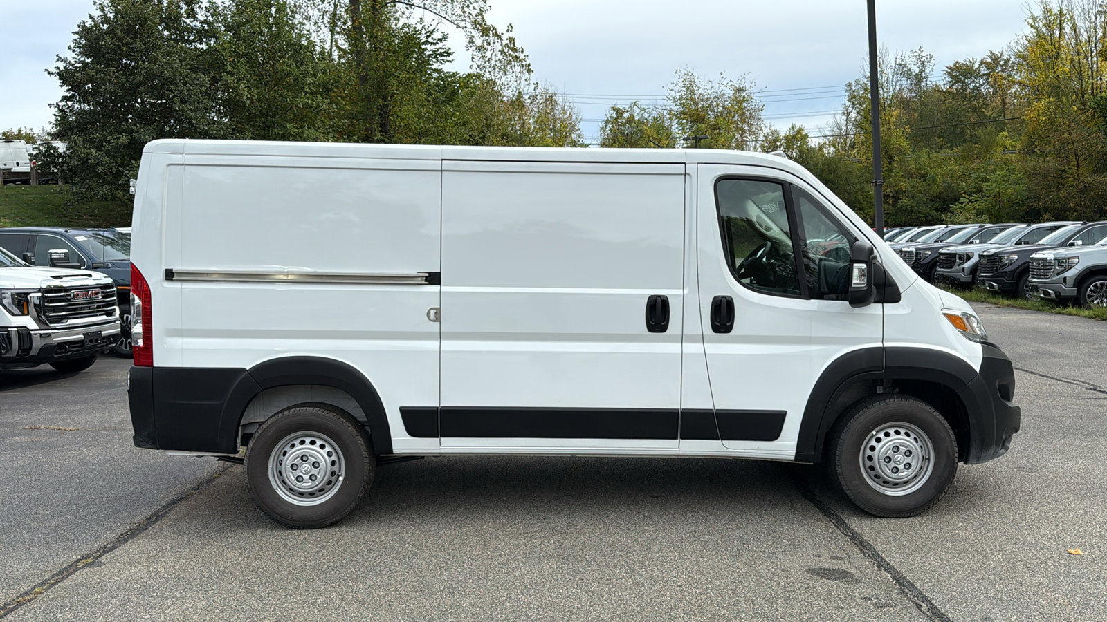 Used 2025 RAM ProMaster 2500 w/ Premium Convenience Group image 3
