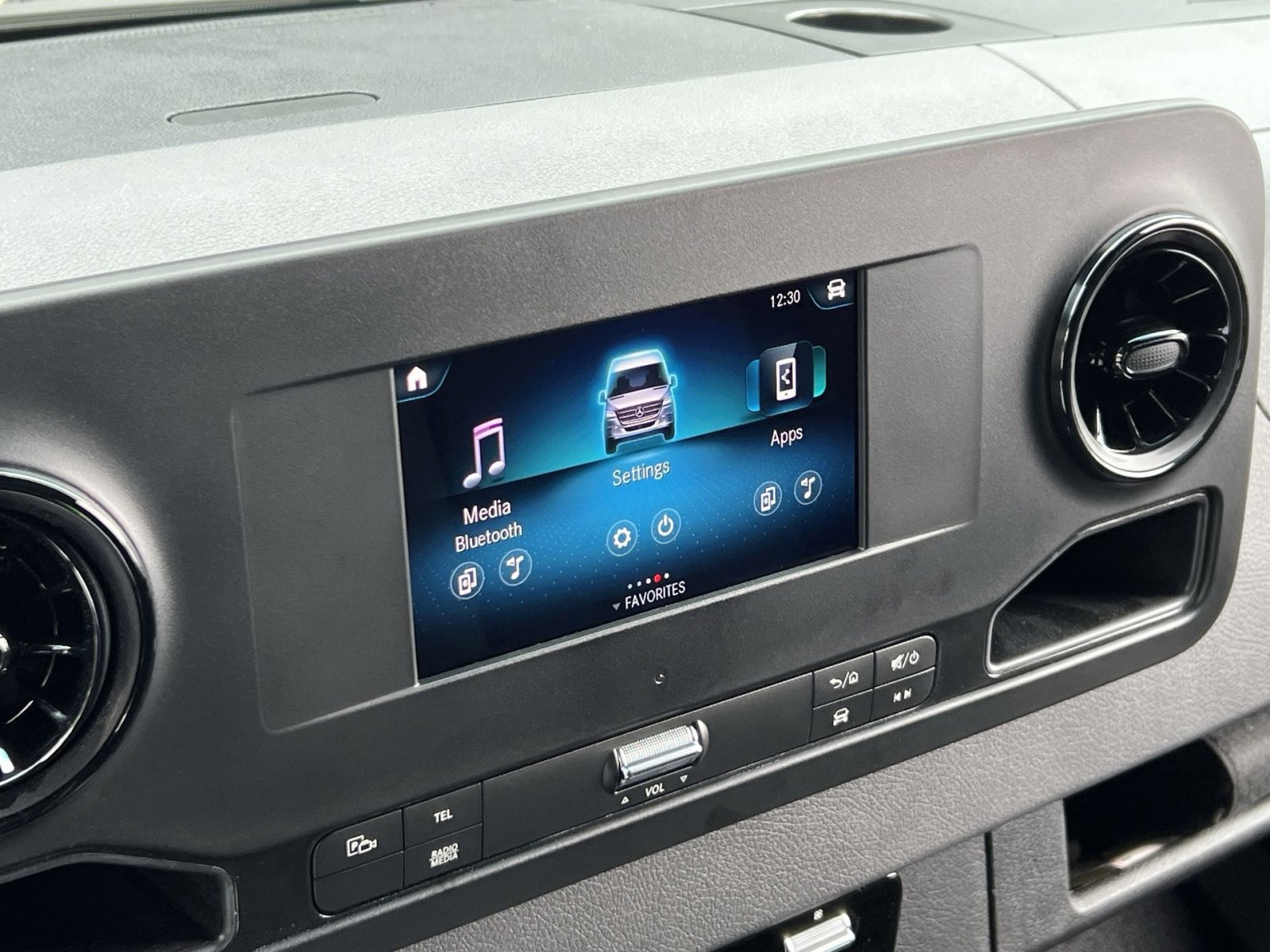 Used 2024 Mercedes-Benz Sprinter 2500 image 18