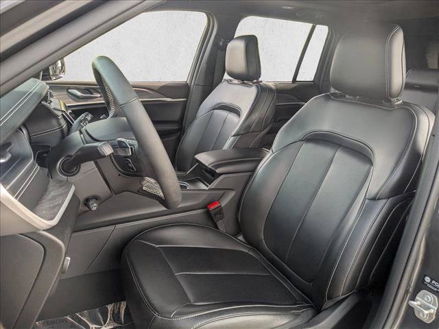 Used 2024 Jeep Grand Cherokee Limited 4xe w/ Luxury Tech Group II AWD/4WD image 17