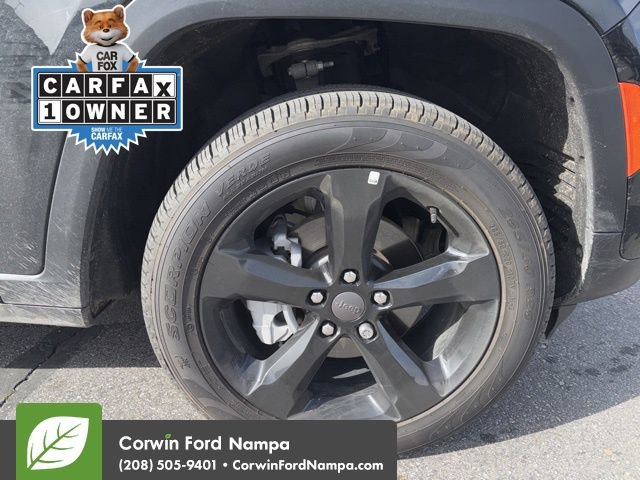 Used 2025 Jeep Grand Cherokee Limited w/ Black Appearance Package AWD/4WD image 9
