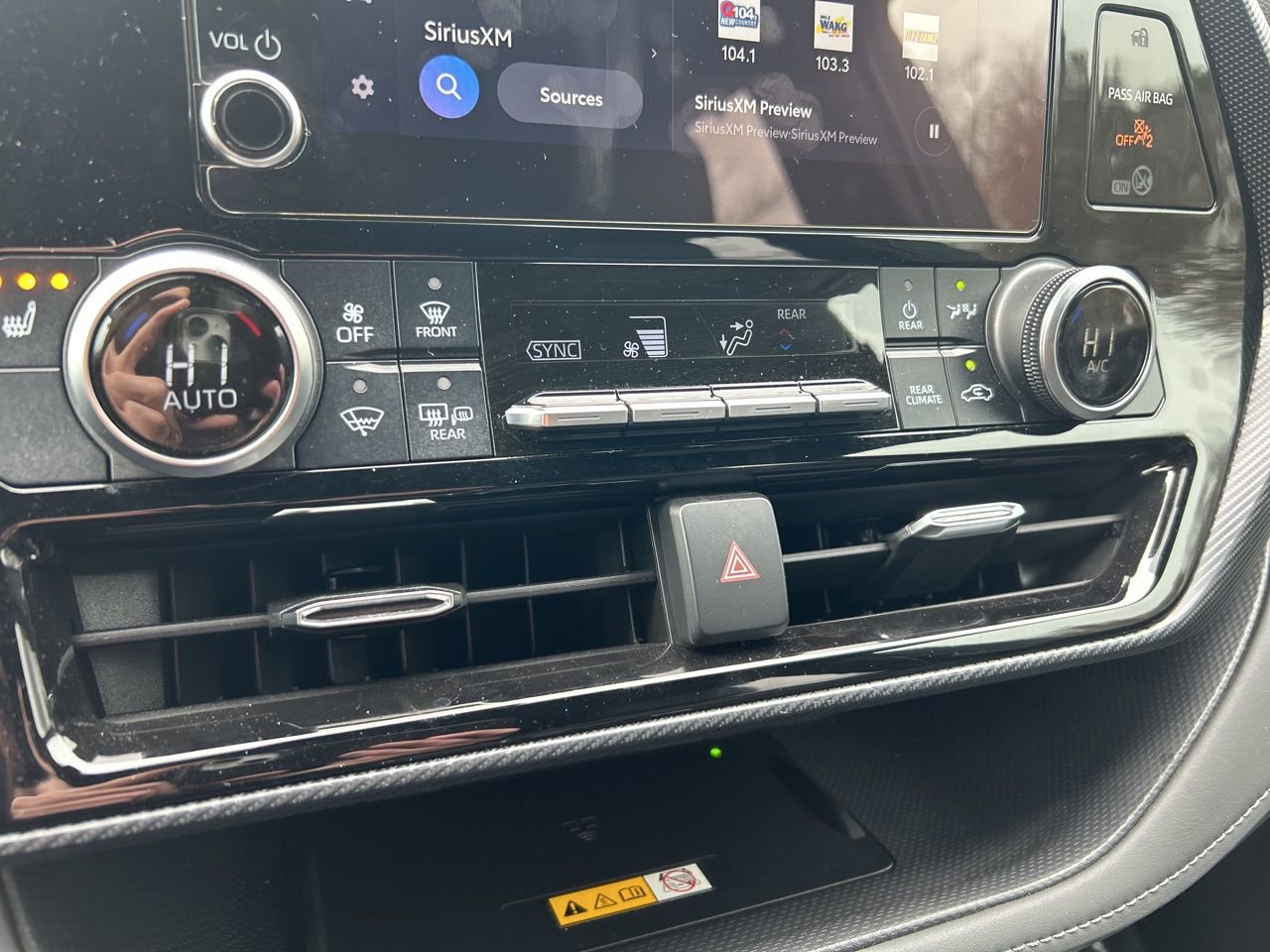 Used 2023 Toyota Highlander XSE image 17