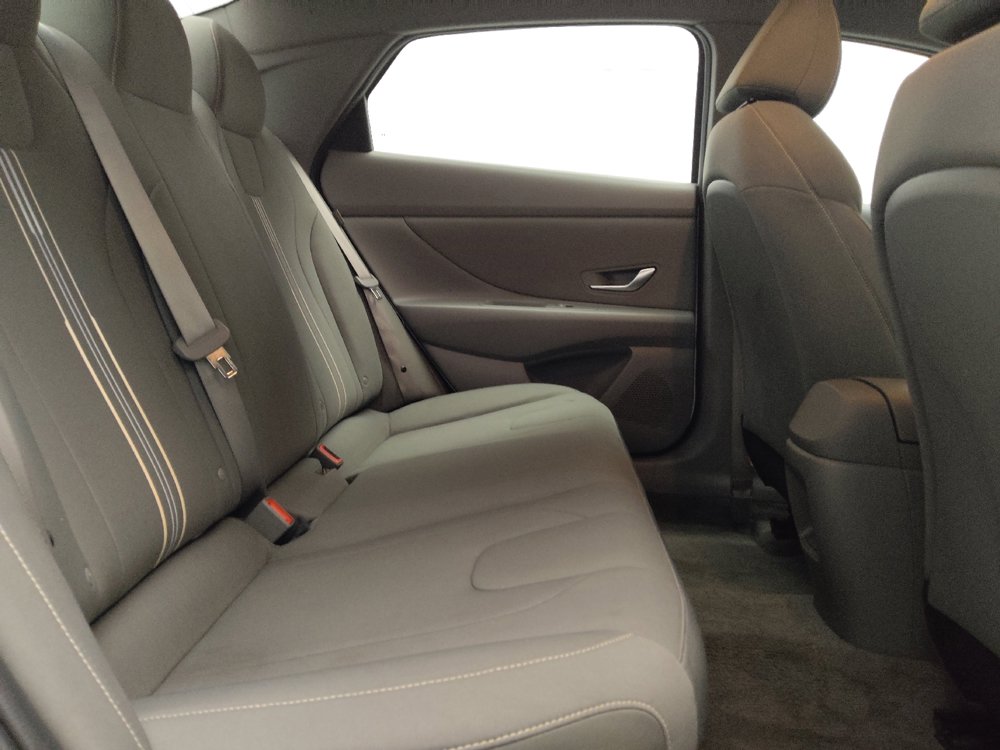 Used 2025 Hyundai Elantra SEL FWD image 19