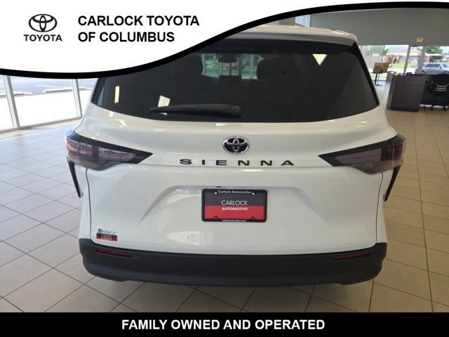Used 2026 Toyota Sienna LE FWD image 8