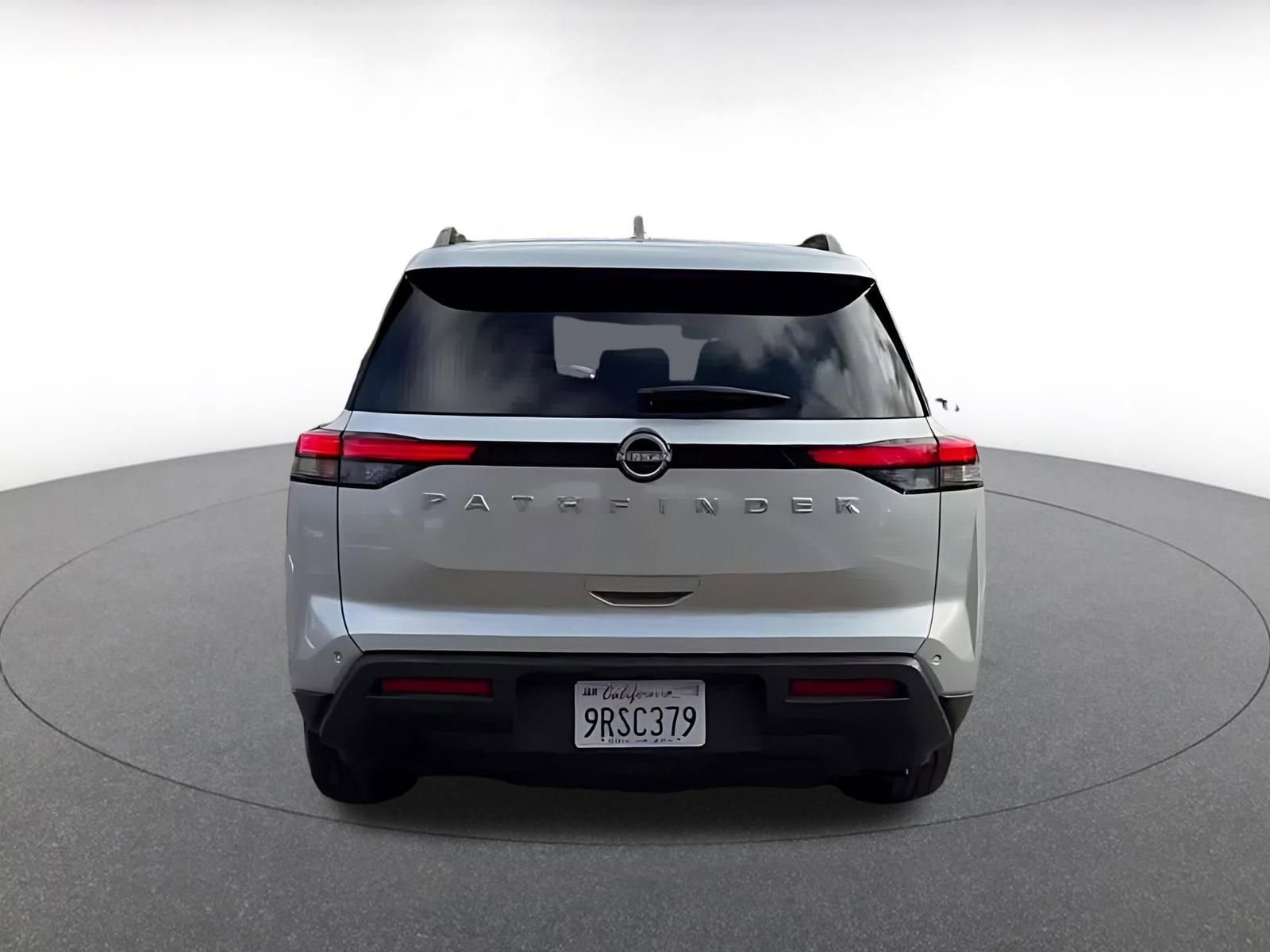 Used 2025 Nissan Pathfinder SV image 12