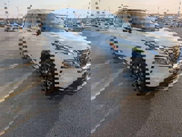 Used 2022 Nissan Rogue SL w/ SL Premium Package image 1