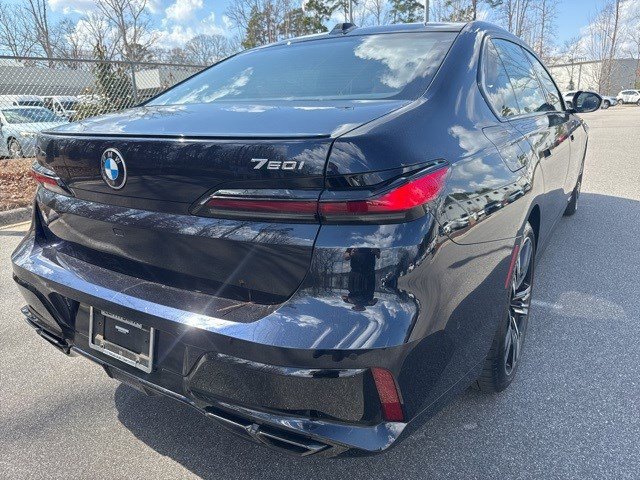 Used 2023 BMW 760i xDrive w/ Luxury Rear Seating Package image 5