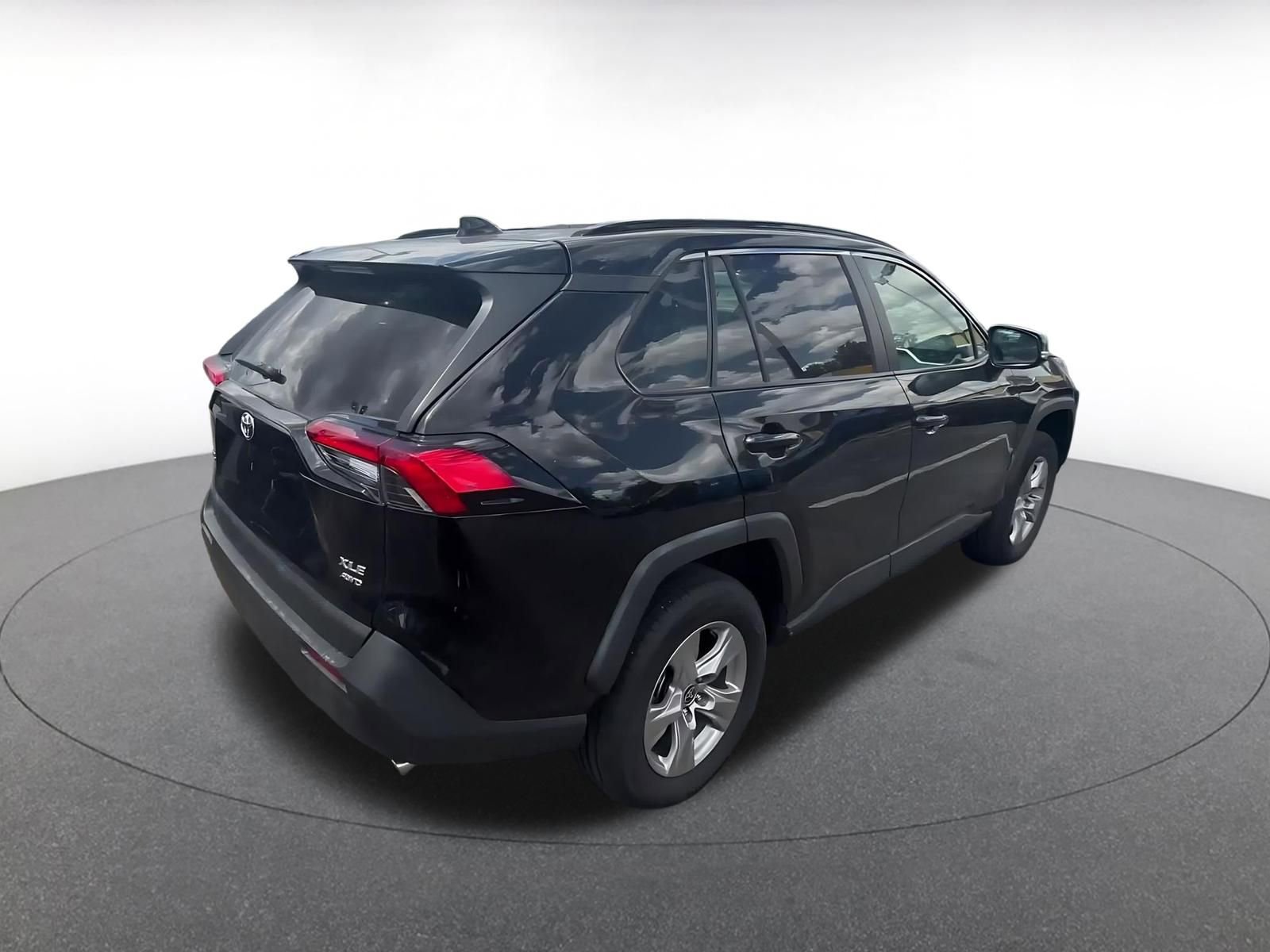 Used 2025 Toyota RAV4 XLE w/ Convenience Package AWD/4WD image 15