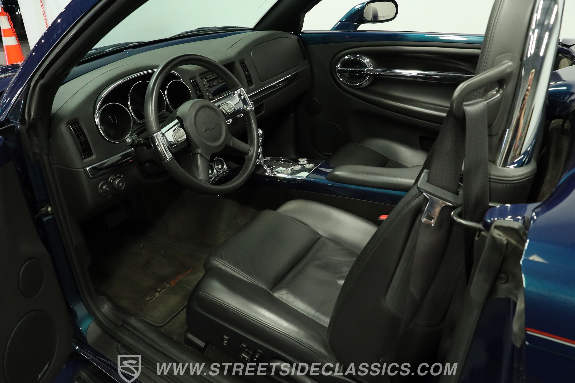 Used 2006 Chevrolet SSR w/ Preferred Equipment Group RWD image 4