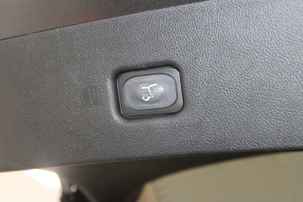 Used 2022 Lincoln Nautilus Reserve w/ Monochromatic Package image 18