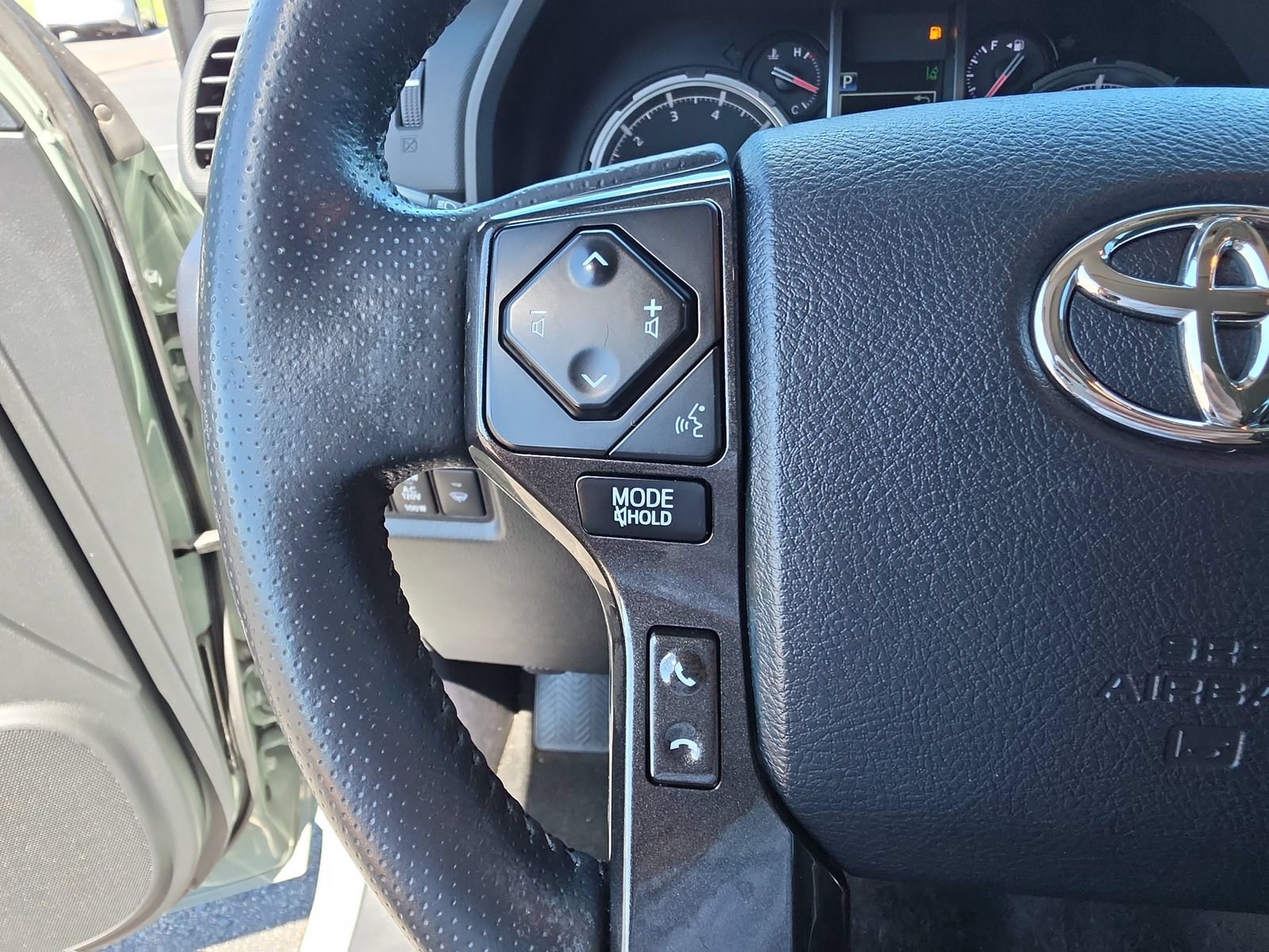 Used 2023 Toyota 4Runner TRD Off-Road Premium w/ Moonroof Package AWD/4WD image 24