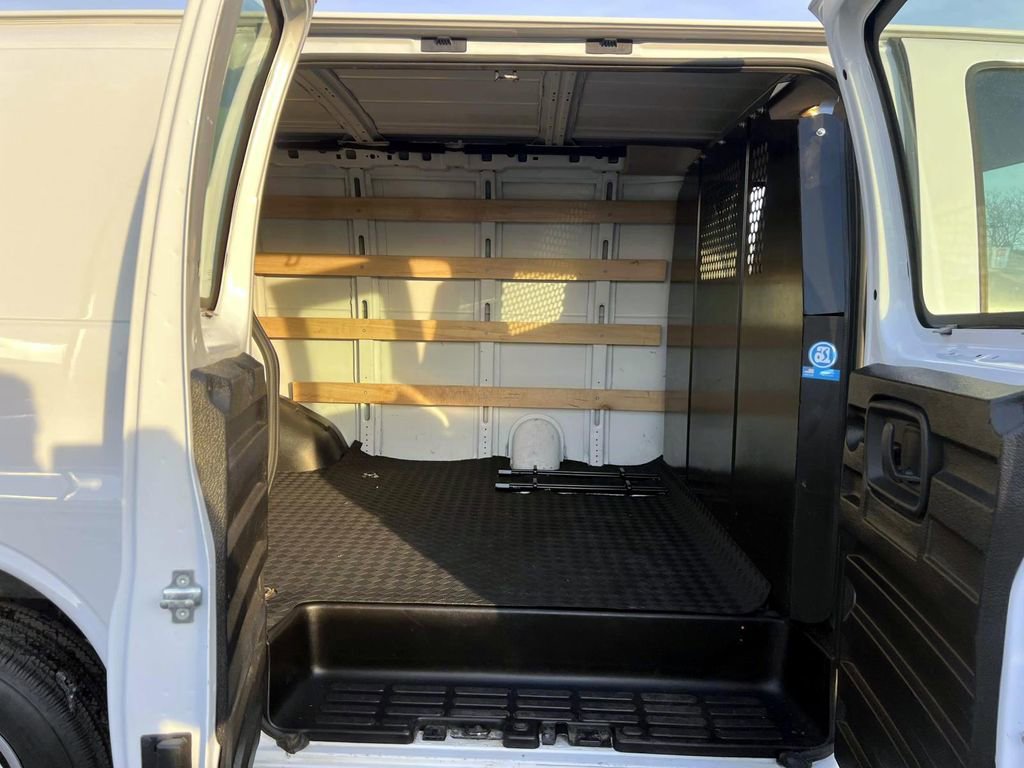 Used 2024 Chevrolet Express 2500 w/ Driver Convenience Package image 7