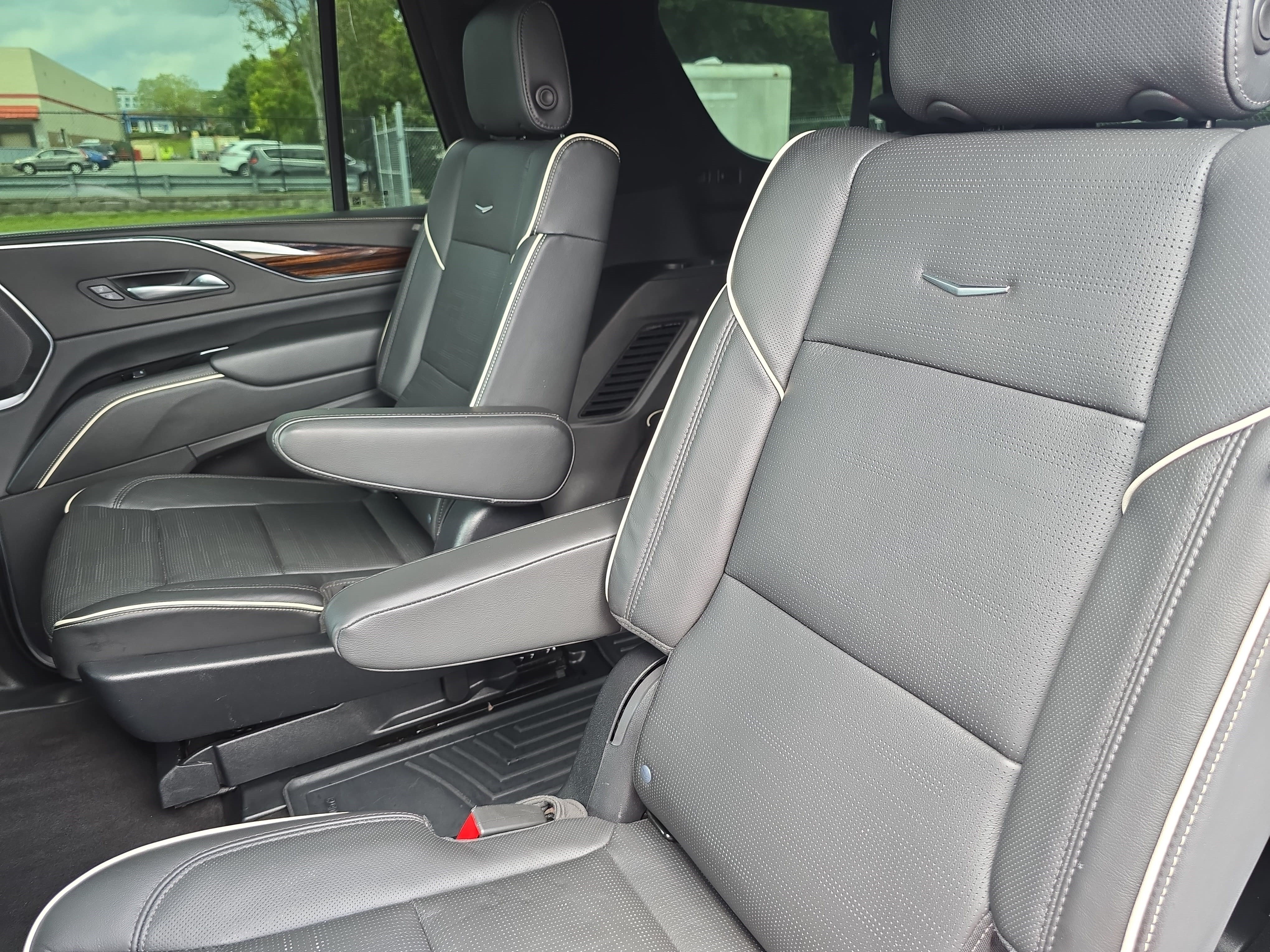 Used 2023 Cadillac Escalade Premium Luxury AWD/4WD image 15
