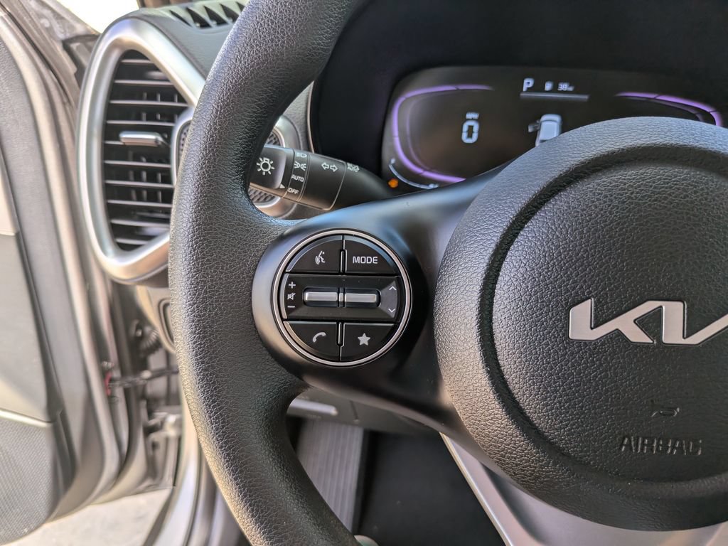 Certified 2025 Kia Soul LX w/ LX Technology Package FWD image 29