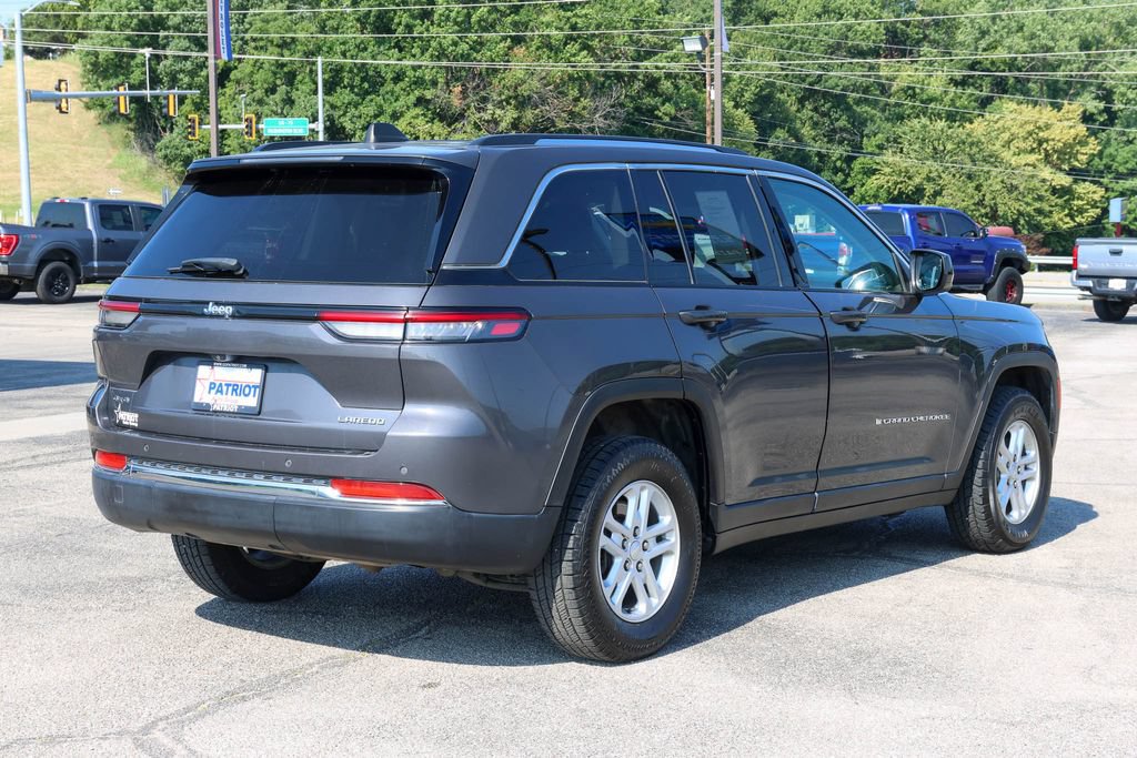 Used 2024 Jeep Grand Cherokee Laredo AWD/4WD image 26