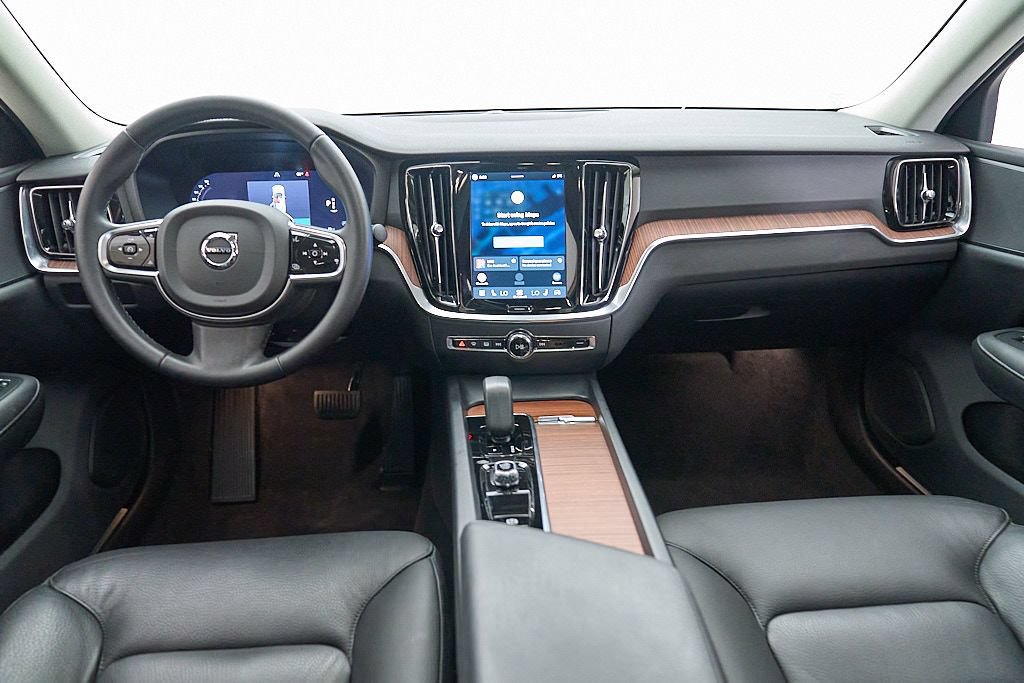 Certified 2024 Volvo S60 B5 Plus AWD/4WD image 22