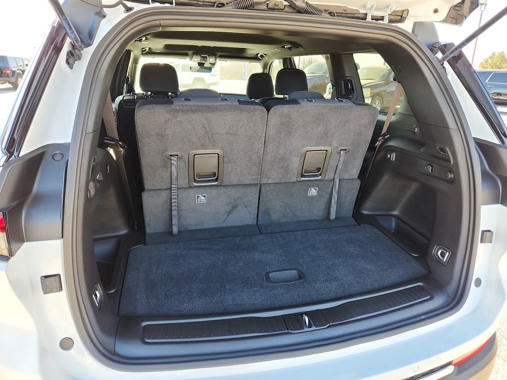 New 2025 Jeep Grand Cherokee L Laredo image 9