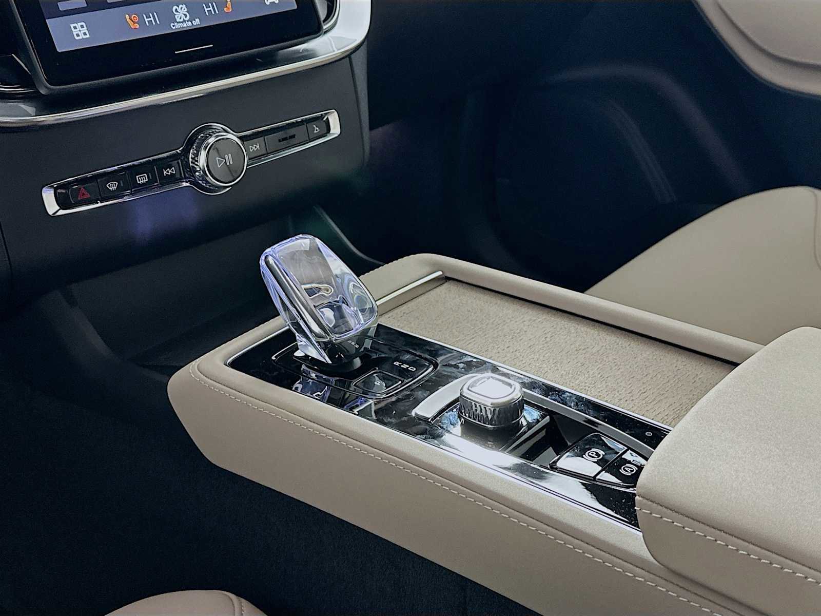 New 2026 Volvo XC90 B5 Core AWD/4WD image 16