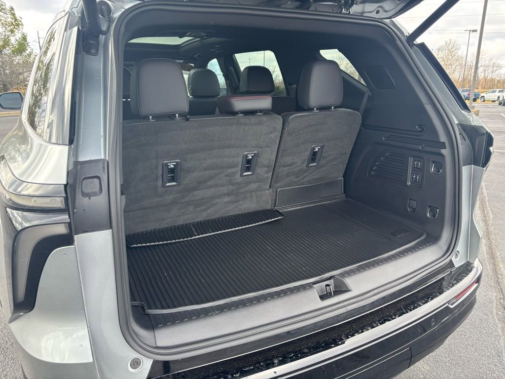 Used 2024 Chevrolet Traverse RS w/ LPO, Floor Liner Package image 23