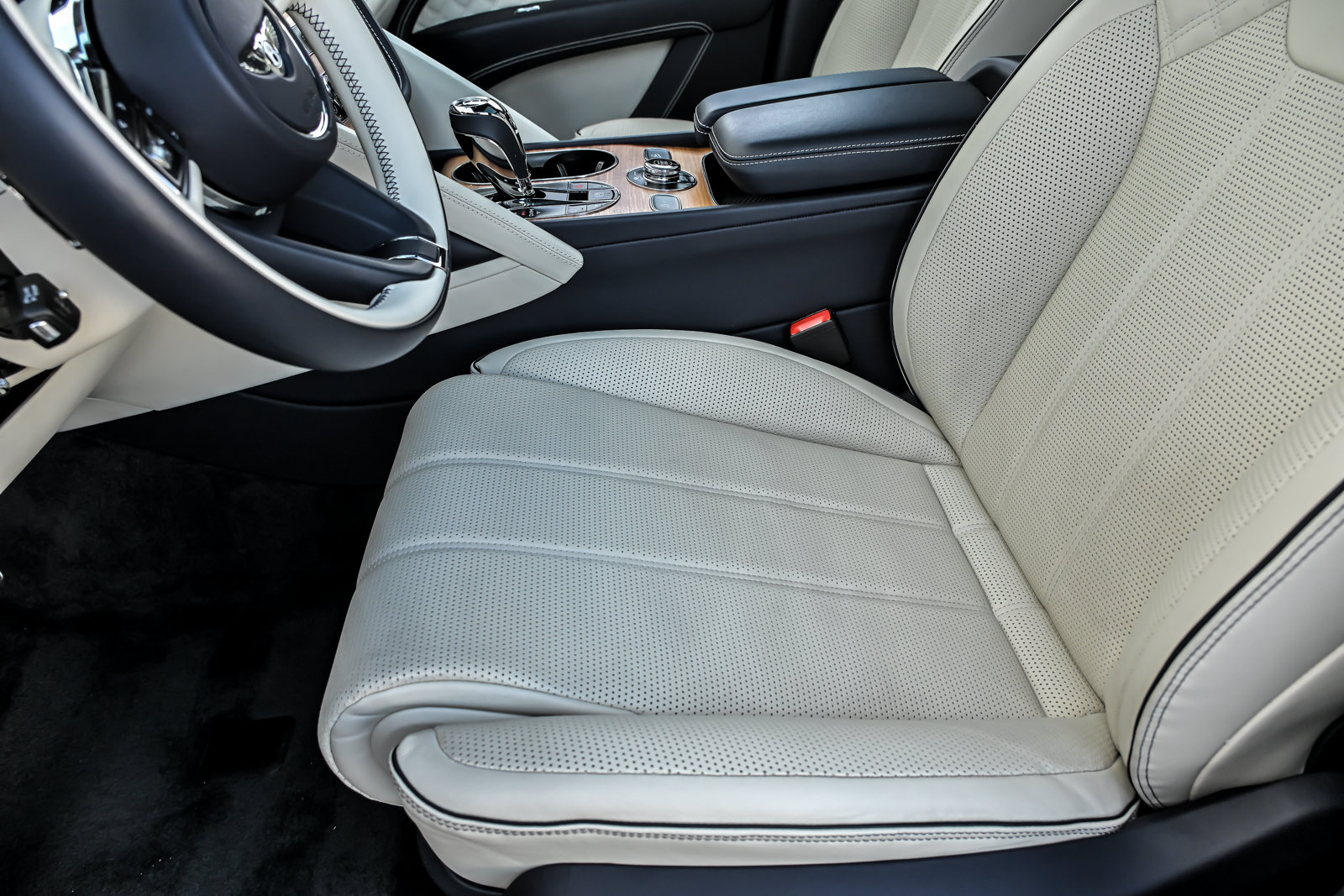 Certified 2023 Bentley Bentayga AWD/4WD image 20