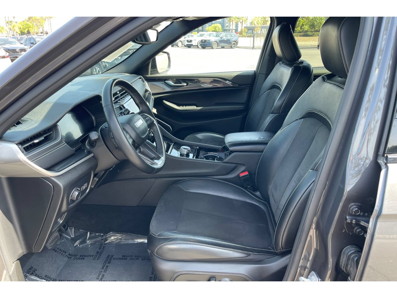 Used 2022 Jeep Grand Cherokee L Laredo RWD image 10