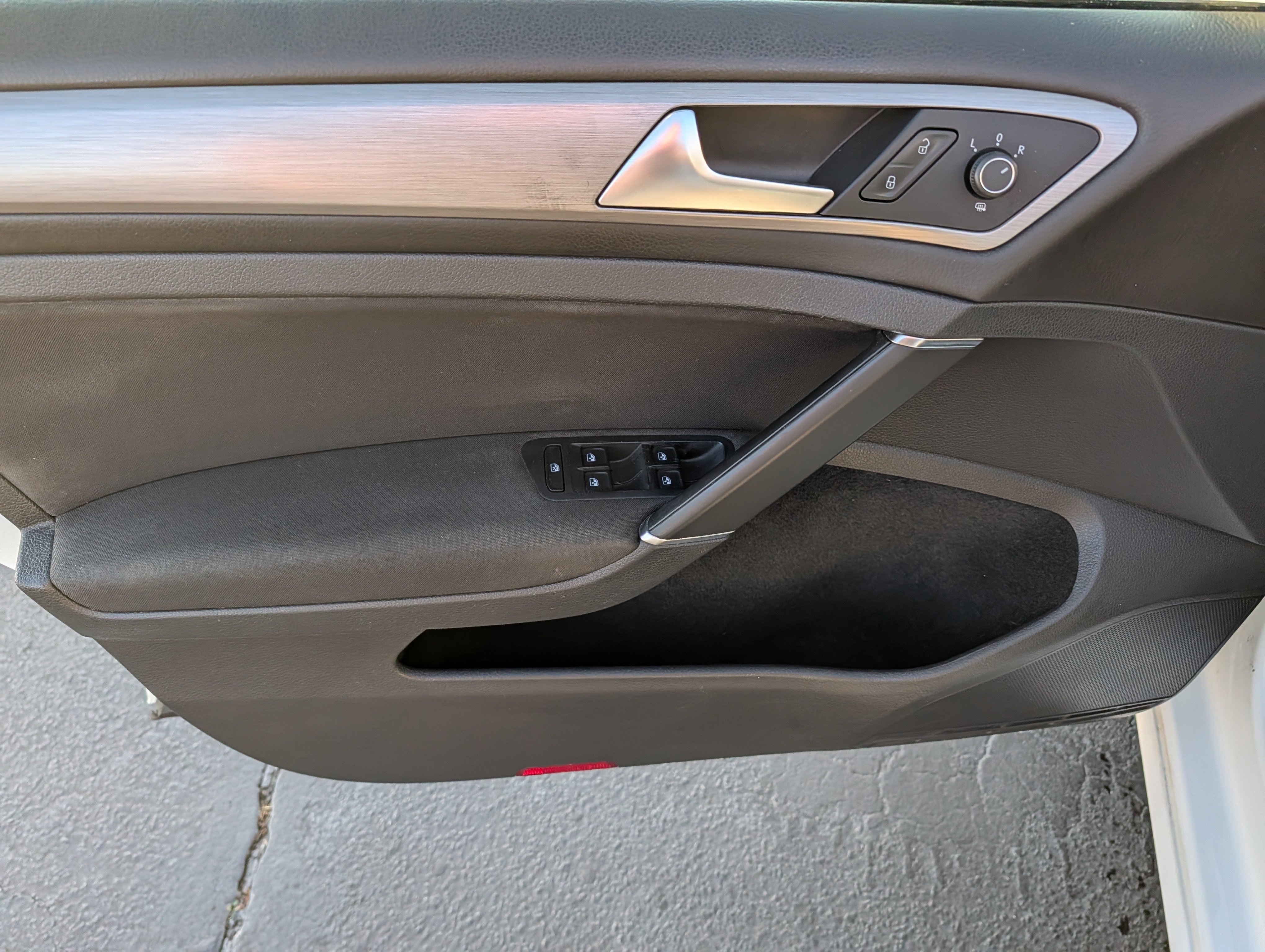 Used 2017 Volkswagen Golf S image 15