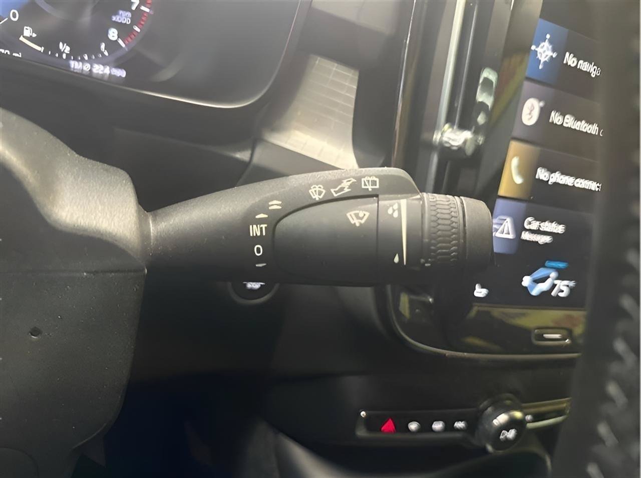 Used 2022 Volvo XC40 T5 Momentum AWD/4WD image 19
