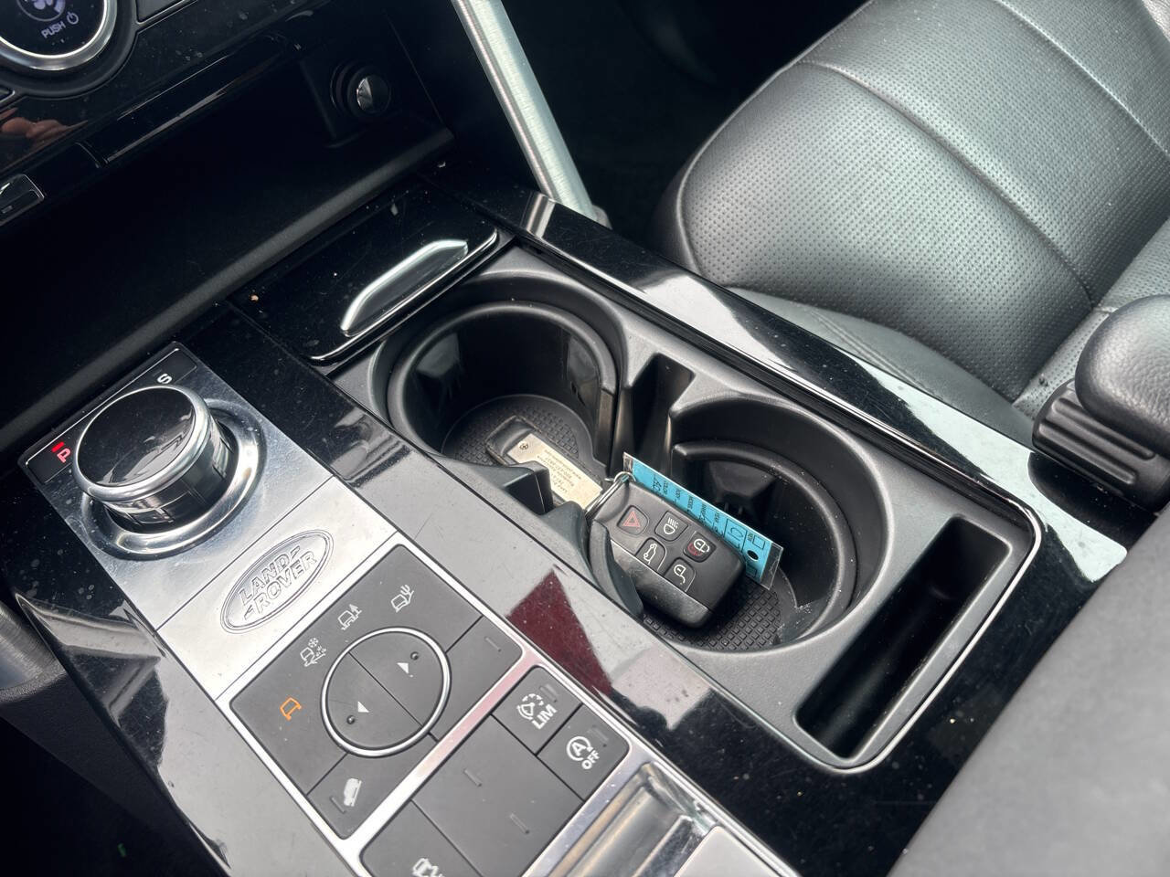 Used 2017 Land Rover Discovery HSE image 22