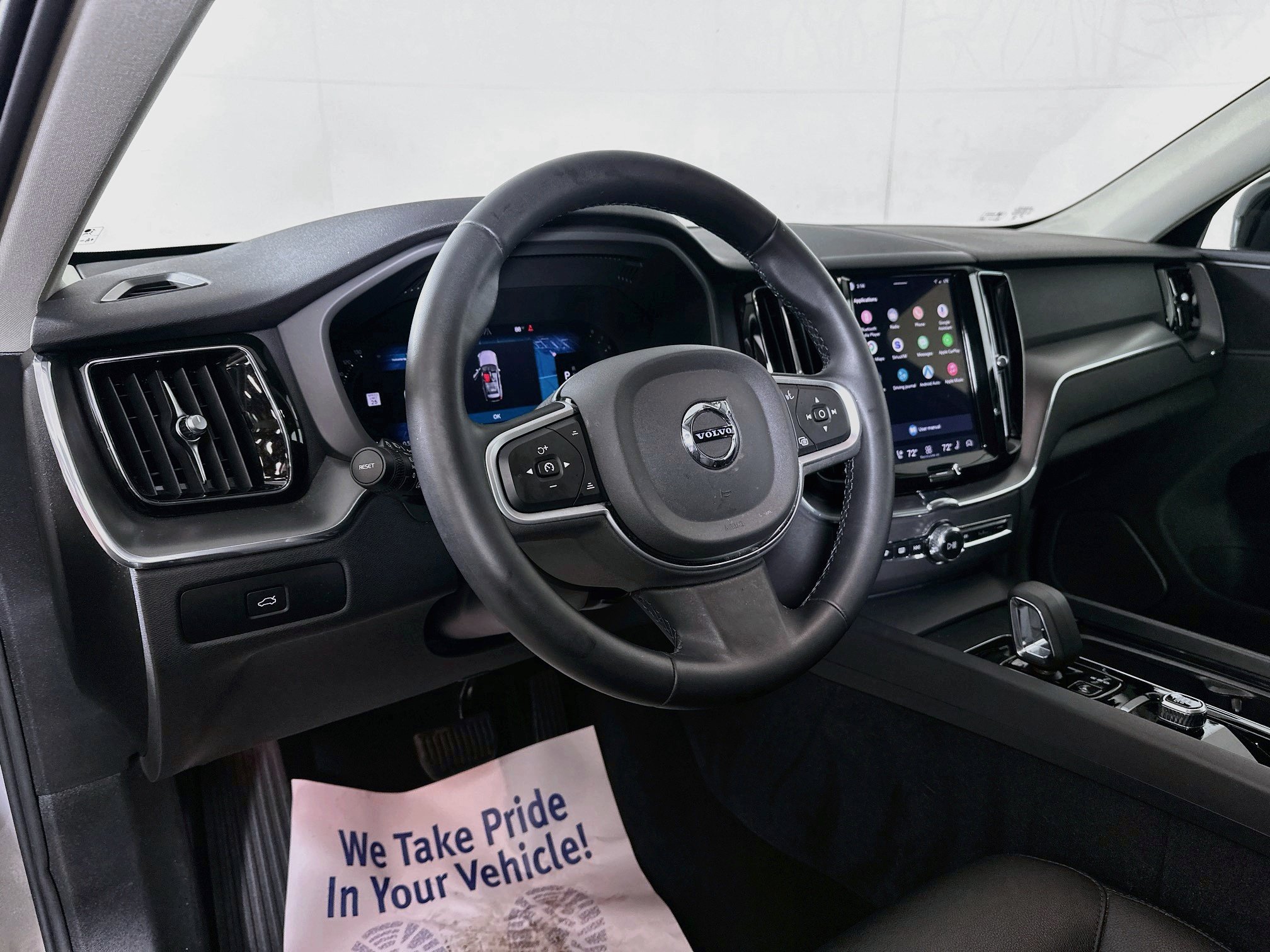 Used 2025 Volvo XC60 B5 Core w/ Climate Package AWD/4WD image 9