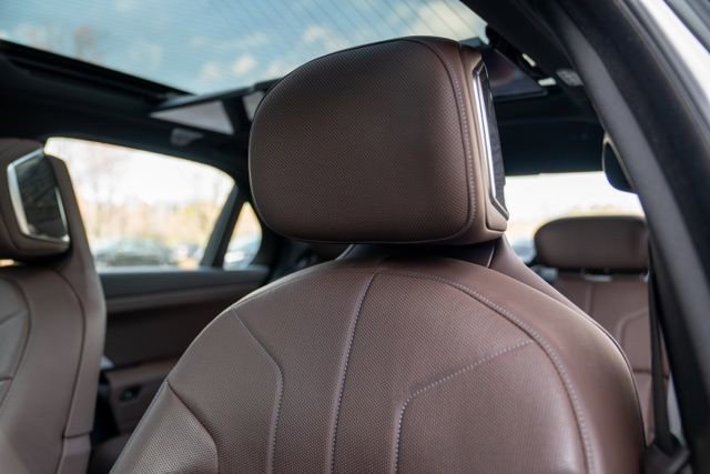 Used 2023 BMW i7 xDrive60 w/ Executive Package 2 image 42