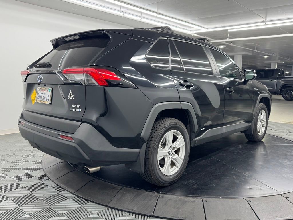 Used 2020 Toyota RAV4 XLE w/ Carpet Mat Package AWD/4WD image 5
