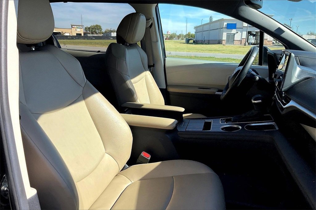 Used 2024 Toyota Sienna XLE image 34