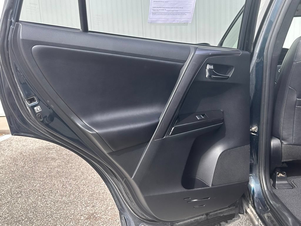 Used 2018 Toyota RAV4 SE w/ Power Extra Value Package AWD/4WD image 18