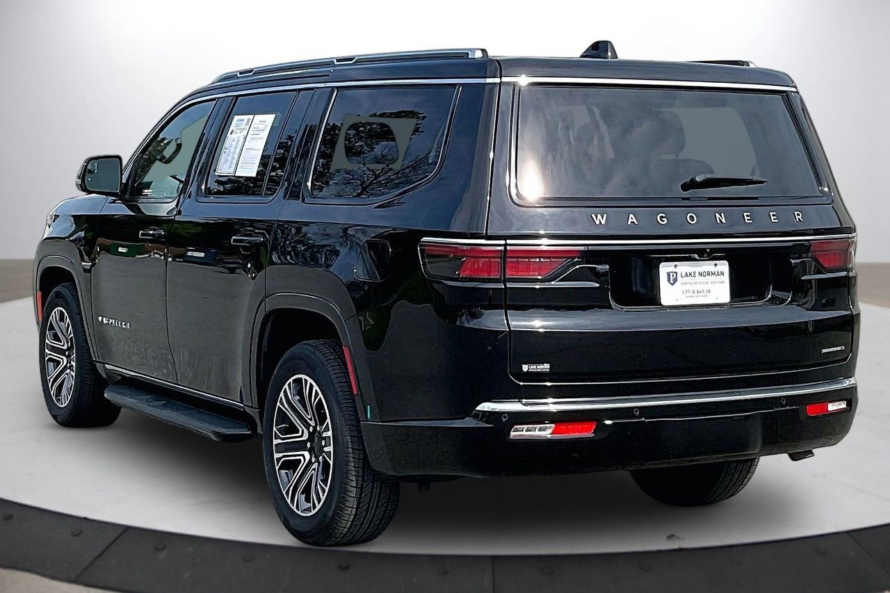 Certified 2024 Jeep Wagoneer Series II w/ Flexible Seating Group AWD/4WD image 7