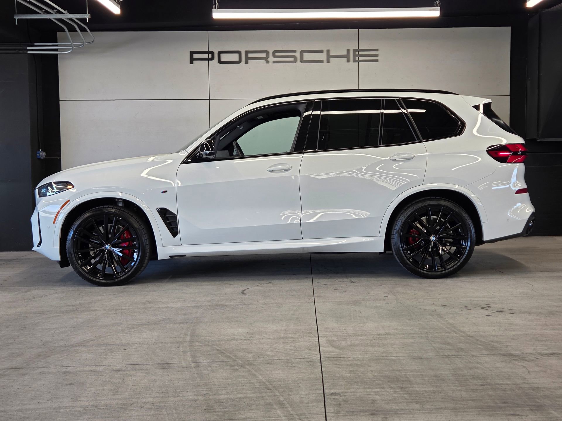 Used 2025 BMW X5 M60i w/ Climate Comfort Package AWD/4WD image 2