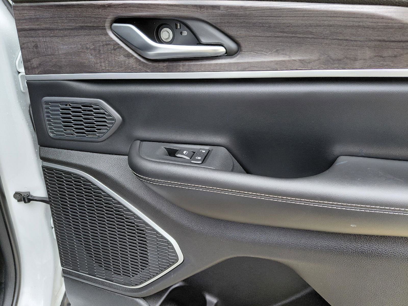 Used 2023 Jeep Grand Cherokee 4WD 4xe image 17