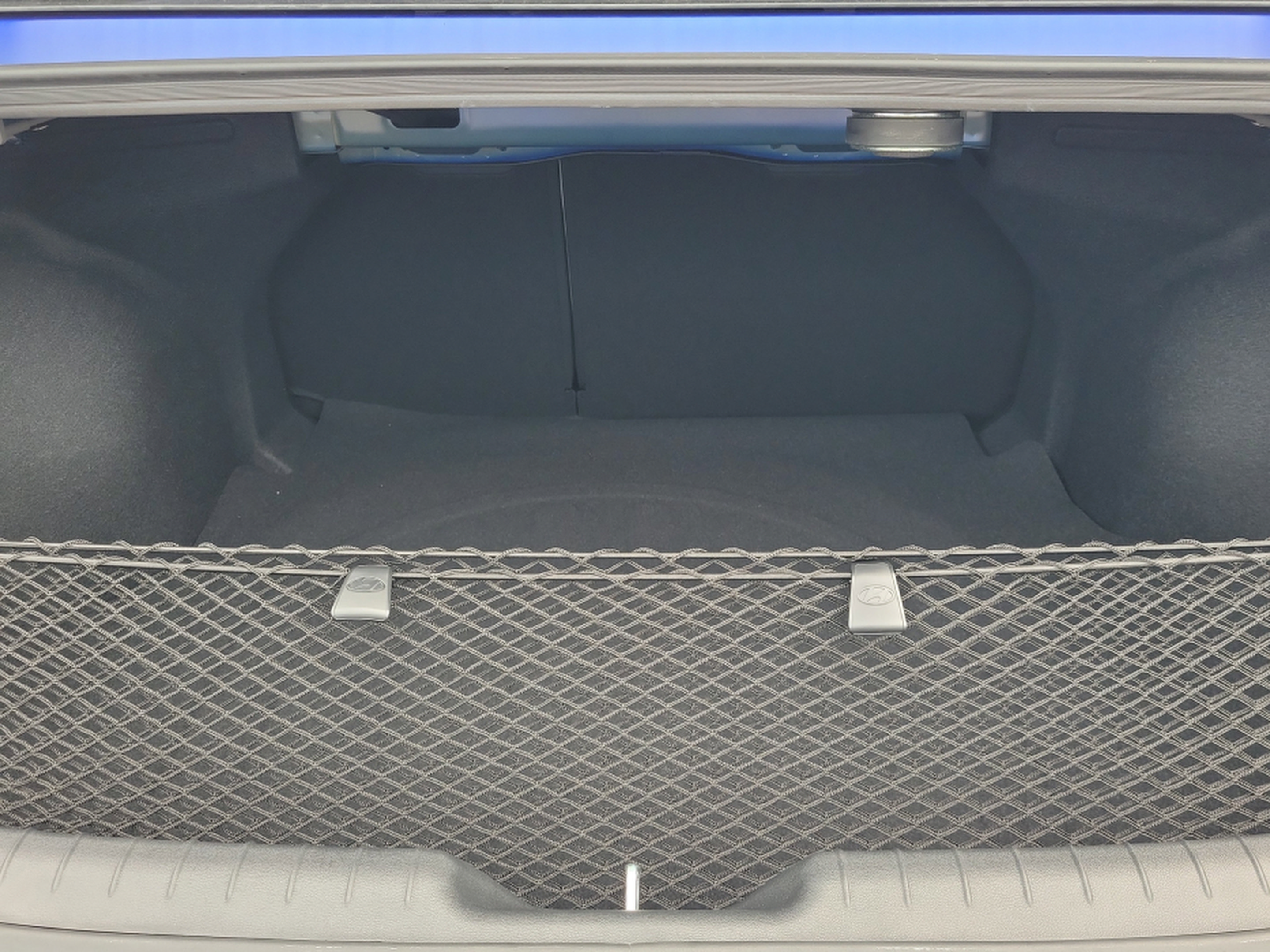 Certified 2025 Hyundai Elantra Limited FWD image 9