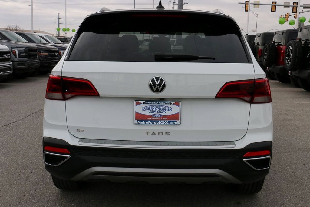 Used 2023 Volkswagen Taos SE w/ Panoramic Sunroof Package image 6