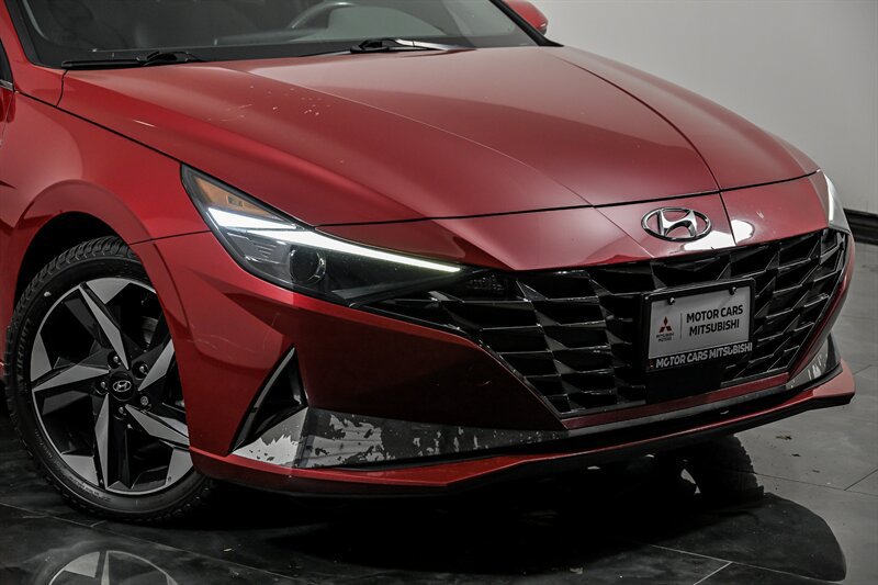 Used 2022 Hyundai Elantra SEL w/ Convenience + Premium Package FWD image 2