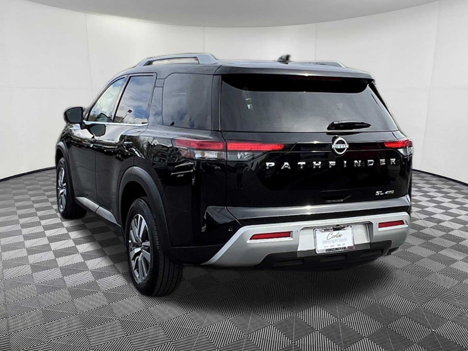 Used 2025 Nissan Pathfinder SL AWD/4WD image 4