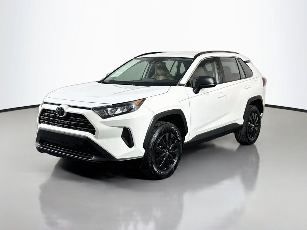 Used 2021 Toyota RAV4 LE FWD image 1
