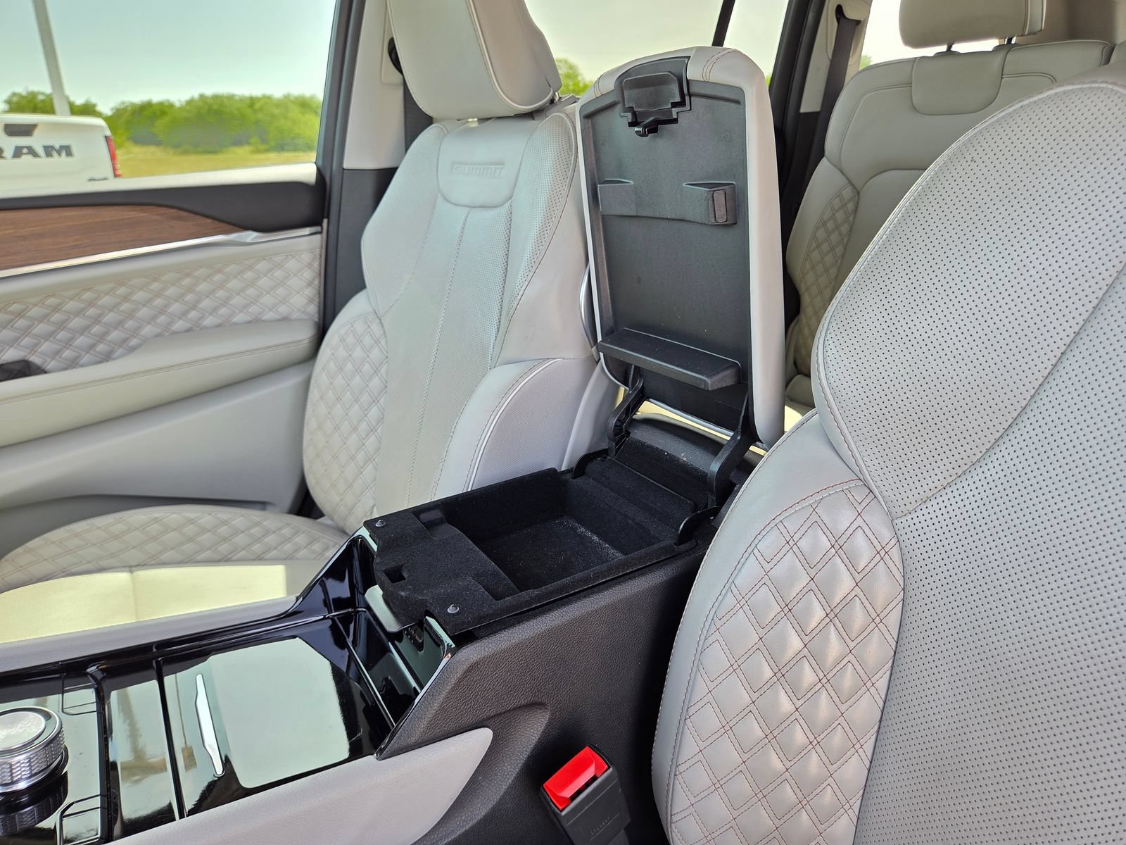 Used 2022 Jeep Grand Cherokee Summit RWD image 35