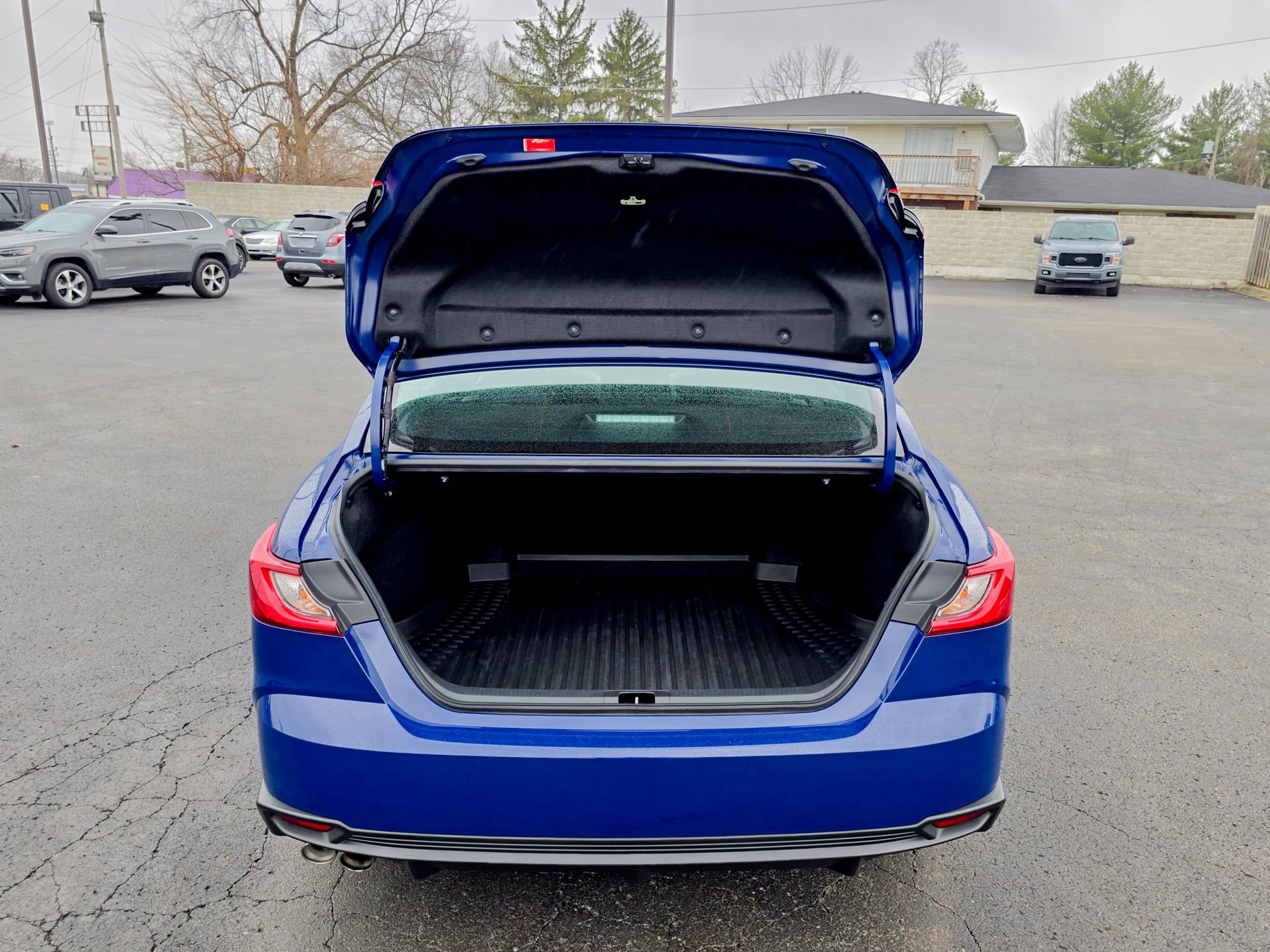 Used 2025 Toyota Camry SE image 45