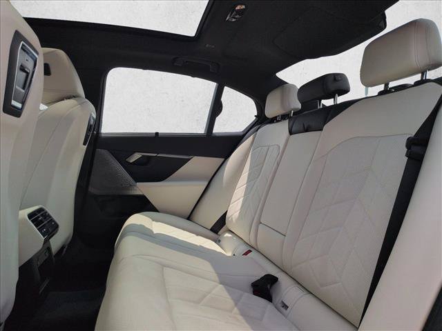 Used 2024 BMW i5 eDrive40i w/ Executive Package RWD image 21