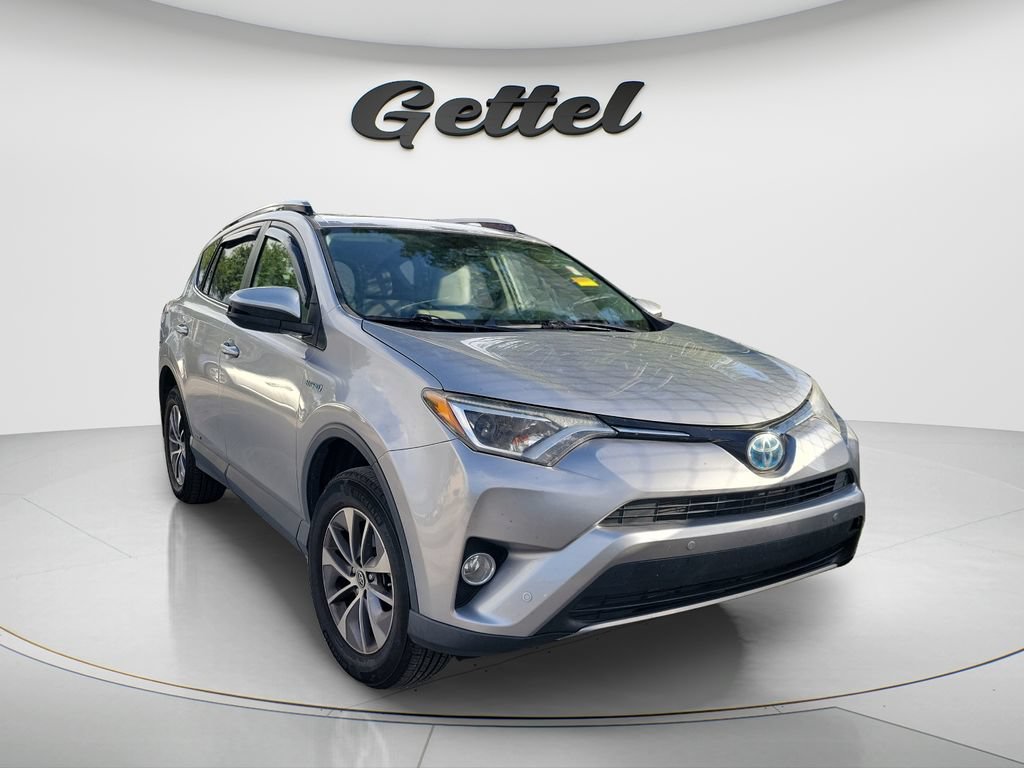Used 2017 Toyota RAV4 XLE w/ Convenience Package AWD/4WD image 1