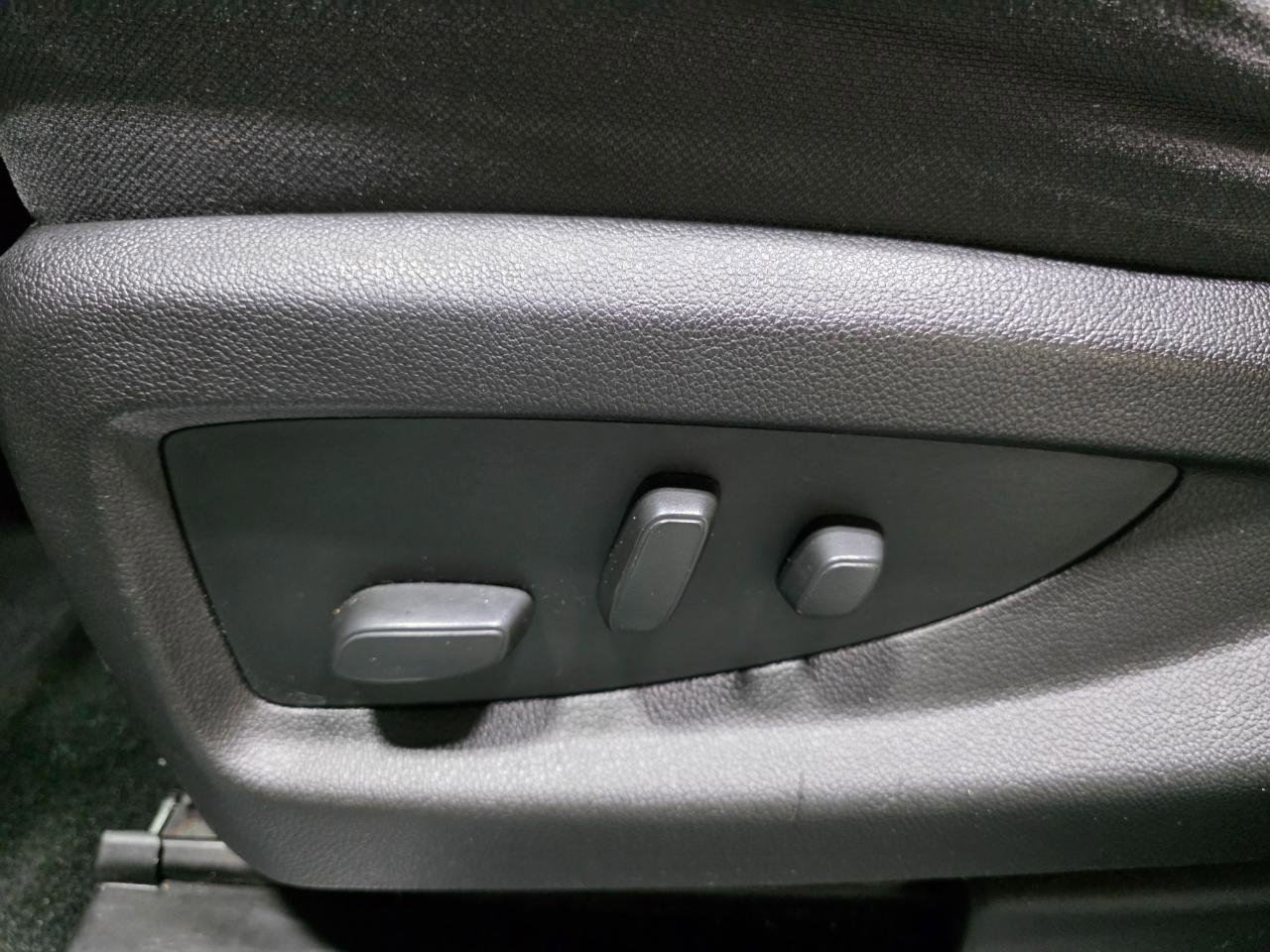 Used 2018 Chevrolet Silverado 1500 LT w/ All Star Edition image 17