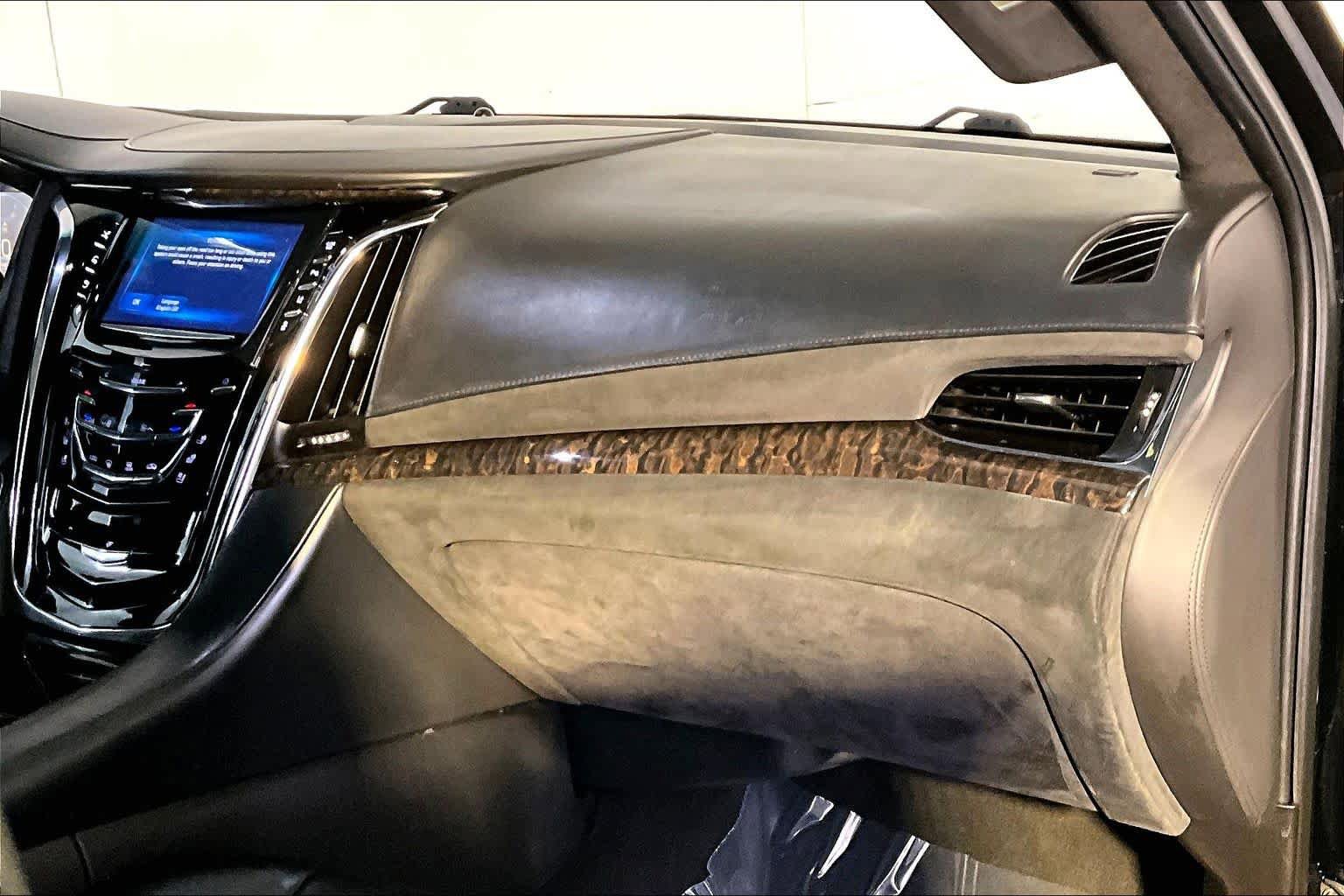 Used 2015 Cadillac Escalade Platinum AWD/4WD image 18