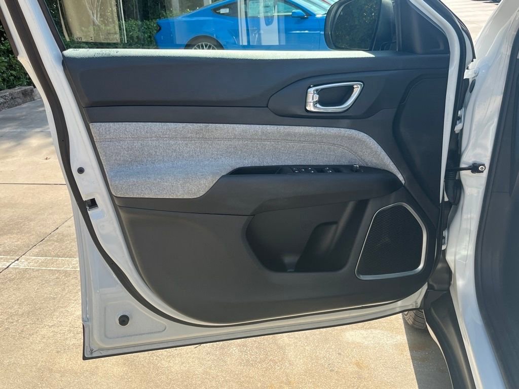 Used 2022 Jeep Compass Latitude image 27